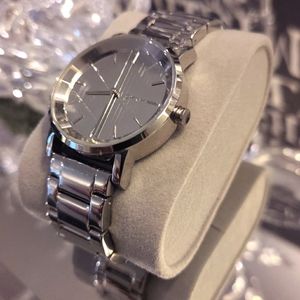 DKNY WATCH MIRRORED ELEGANT SILVER 35mm WOMEN'S IN EXCELLENT CONDITION